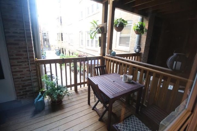 Foto del edificio - 1433 W Elmdale Ave