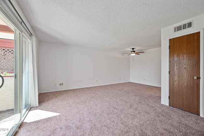 Building Photo - 4211 E Palm Ln