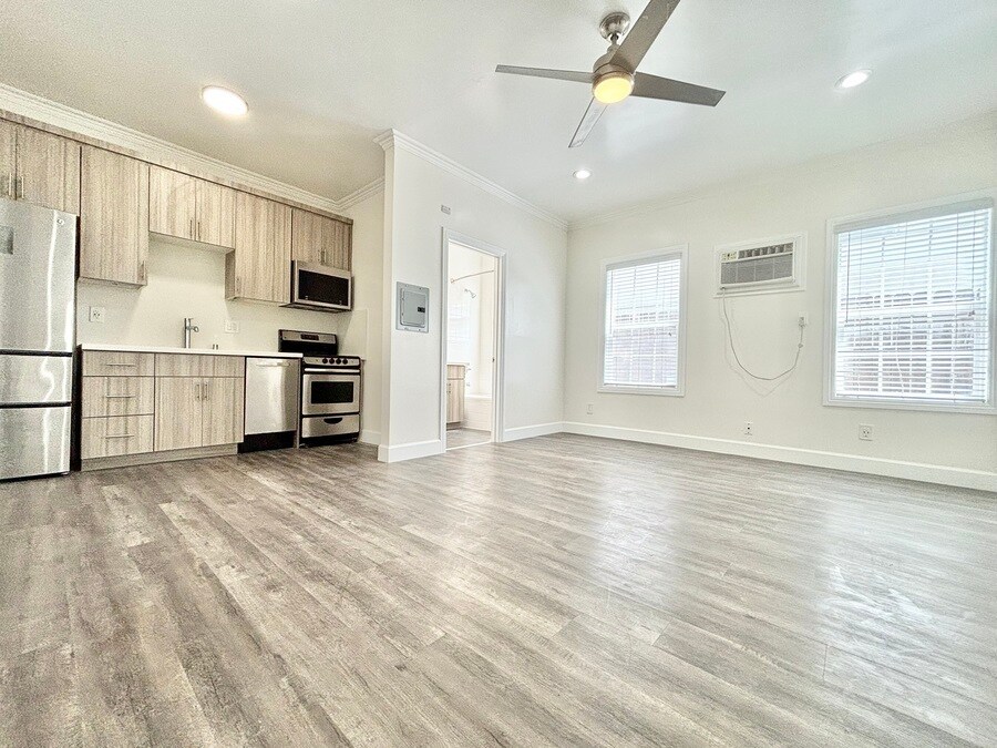 Primary Photo - 1215 N Berendo St