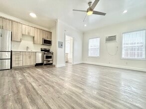 Building Photo - 1215 N Berendo St