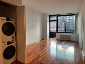 Building Photo - 389 Washington St