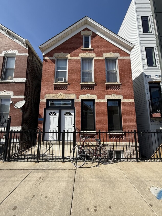 Foto principal - 2124 W 18th Pl