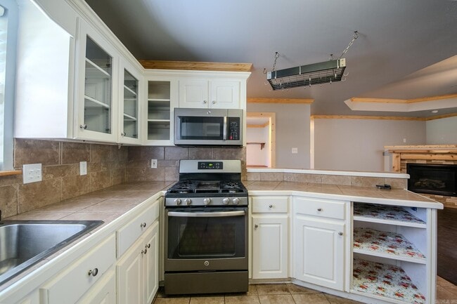 Foto del edificio - 12 Forest Dr