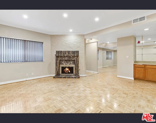 Foto del edificio - 5340 Wilkinson Ave