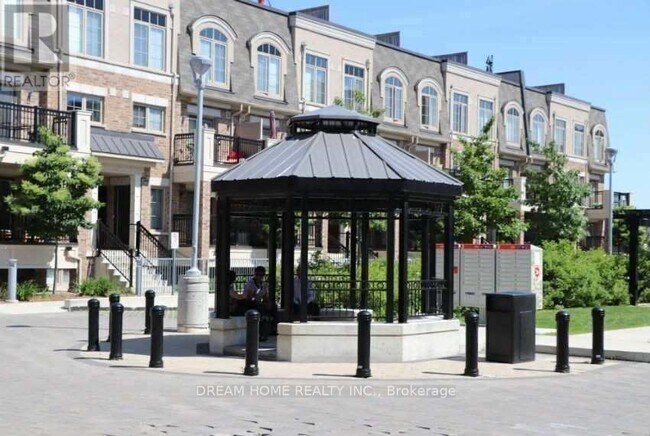 Photo du bâtiment - 2441 Greenwich Dr