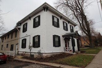 Building Photo - 101 Albert St