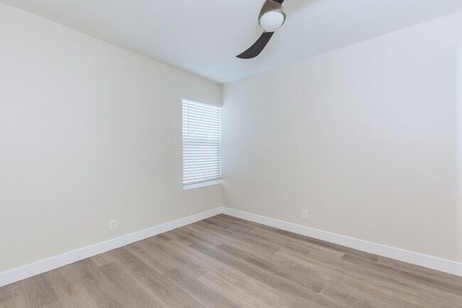 Foto del edificio - 471 Jefferson Blvd