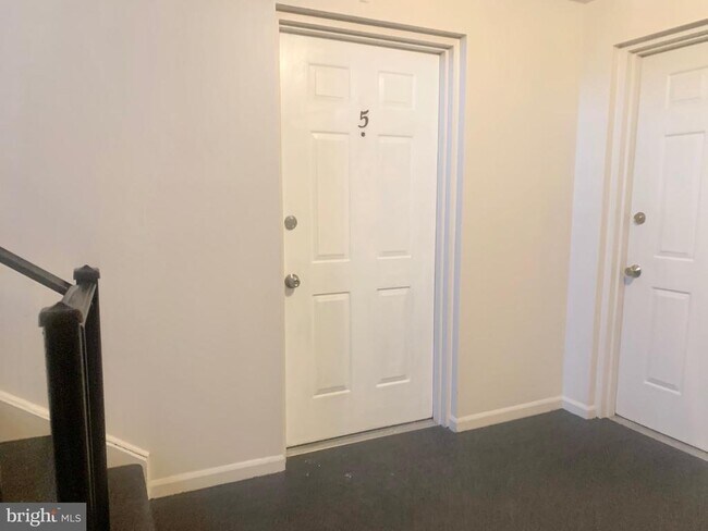 Foto del edificio - 5 Cranberry Ct