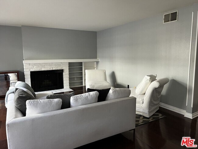 Foto del edificio - 5311 Coldwater Canyon Ave