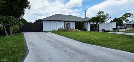 Building Photo - 933 SW Santa Barbara Pl