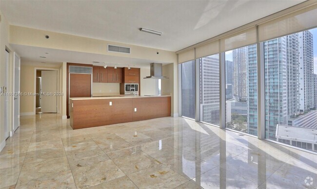 Building Photo - 495 Brickell Ave