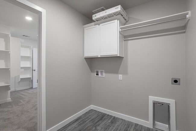 Building Photo - New Beginnings Start At AMRR: Spacious 3 bedroom in Midland!