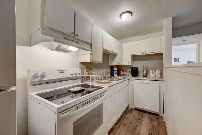 Building Photo - Olympic Garden - Beautiful Renovated Apart...