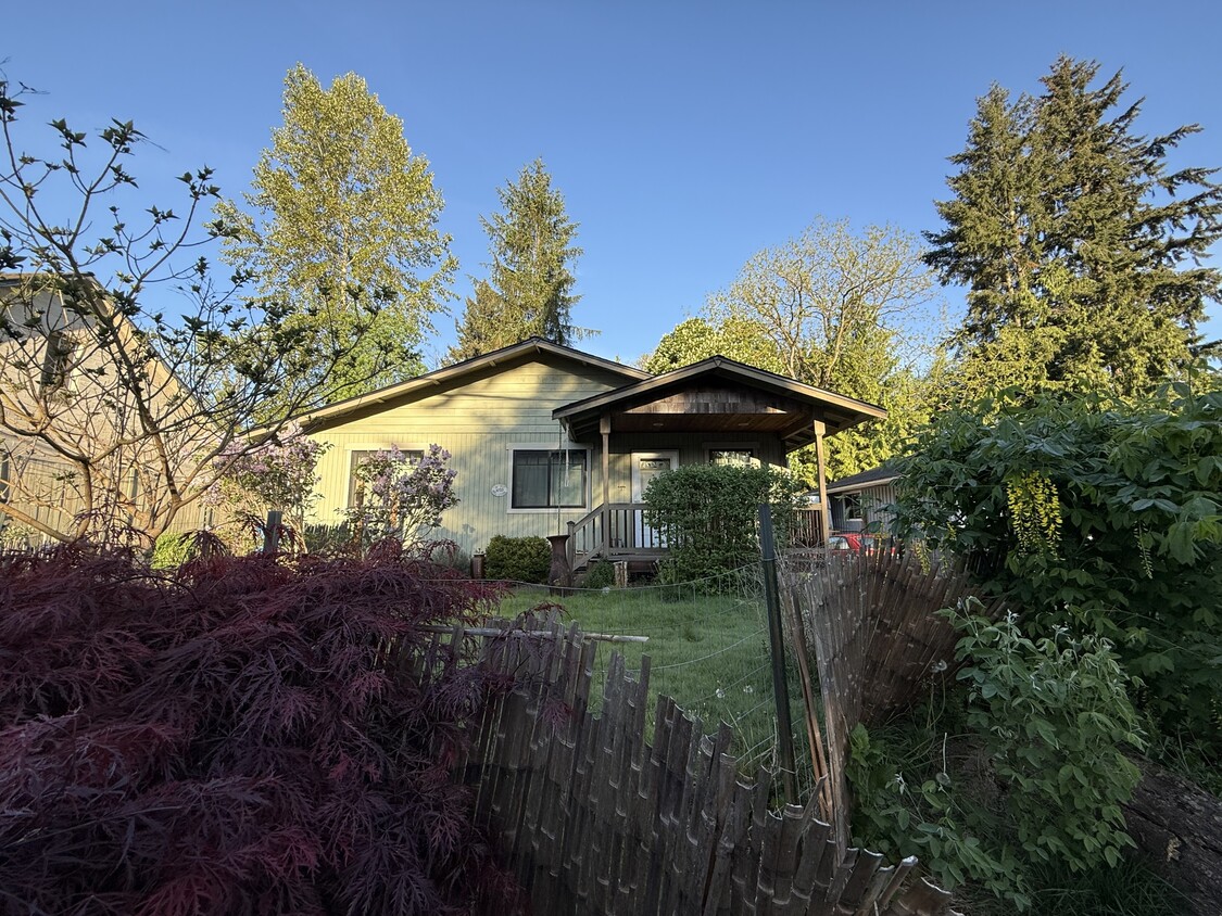 Foto principal - 1020 Ave A