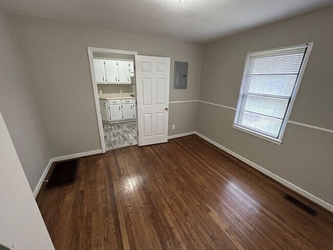 Foto del edificio - 1820 Woodland Ave SW