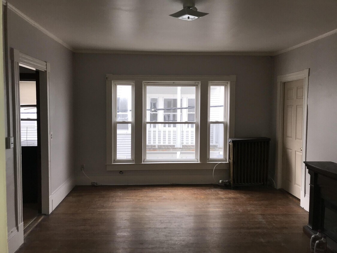 Primary Photo - 416 Maple St