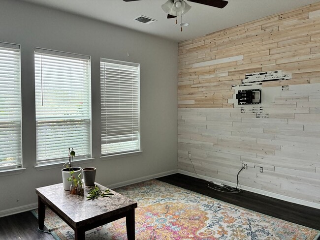 Foto del edificio - Elegant 6 BR 5 BA Home with Modern Amenities