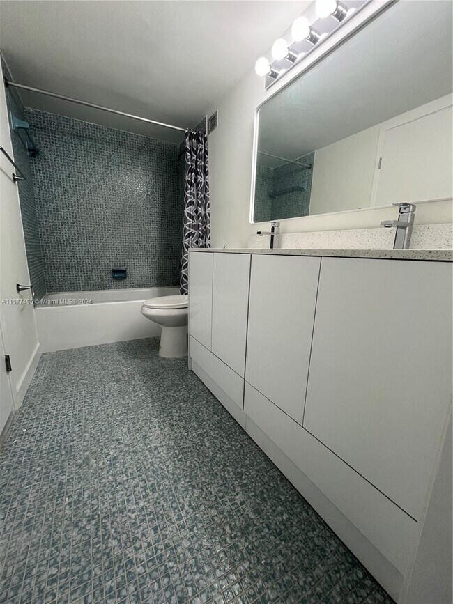 Foto del edificio - 1351 NE Miami Gardens Dr