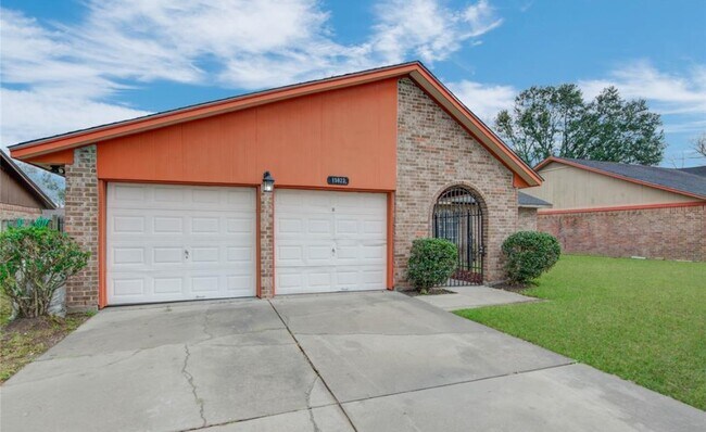 Foto del edificio - 15823 Ruppstock Dr