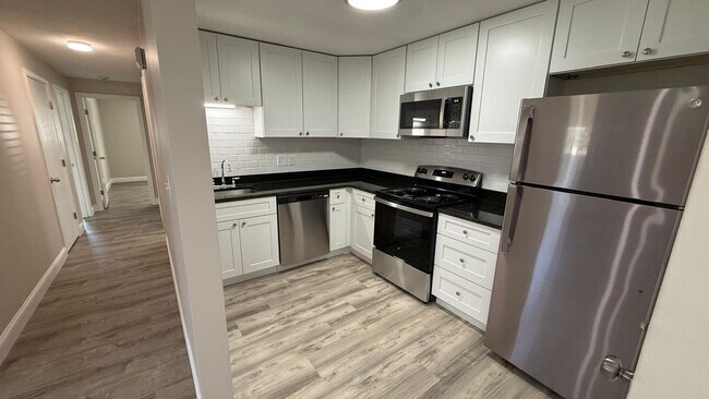 Foto del edificio - 310 Thompson Road LLC
