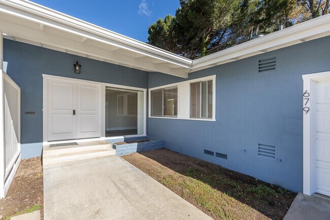 Puerta principal - 679 Rancho Dr