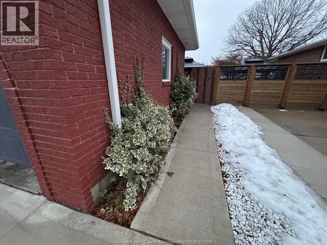 Building Photo - 9248 Esplanade Dr