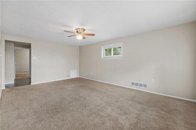 Building Photo - 2897 Leola Ave