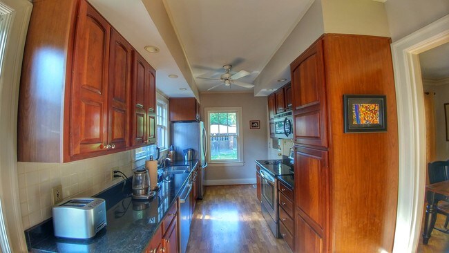 Foto del edificio - 3517 Warner Ave