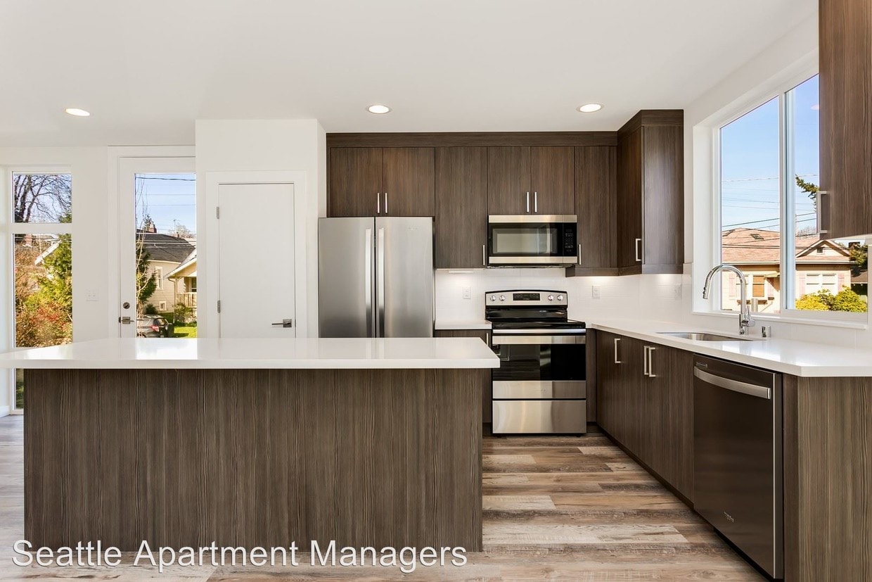 Primary Photo - 9 br, 3 bath House - 5241 11th Ave NE