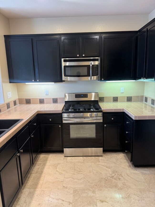 Building Photo - Beautiful 2 Bedroom/2 Bathroom + Bonus Room in Gated Community