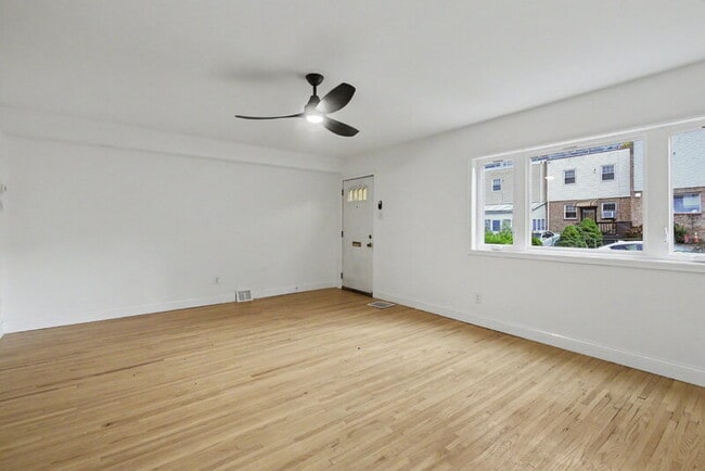 Building Photo - 2106 N Camac St