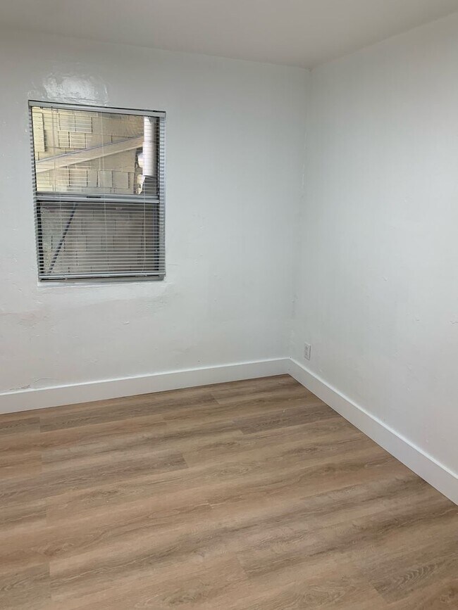 Foto del edificio - 1516 Campbell St