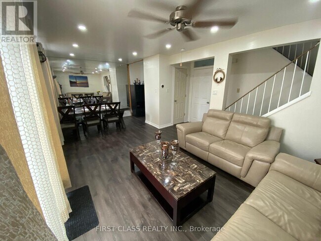 Building Photo - 13 Greenarrow Ct