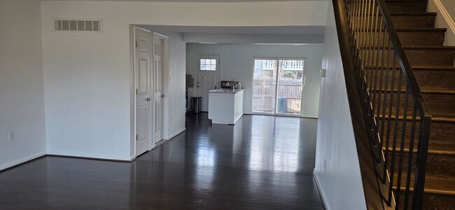 Foto del edificio - Convenience Meets Charm in This Frederick Gem!