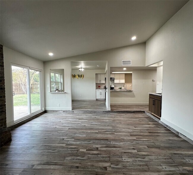 Building Photo - 2505 Clearwood Dr