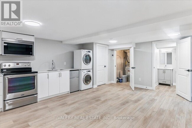 Building Photo - 245 Church St S