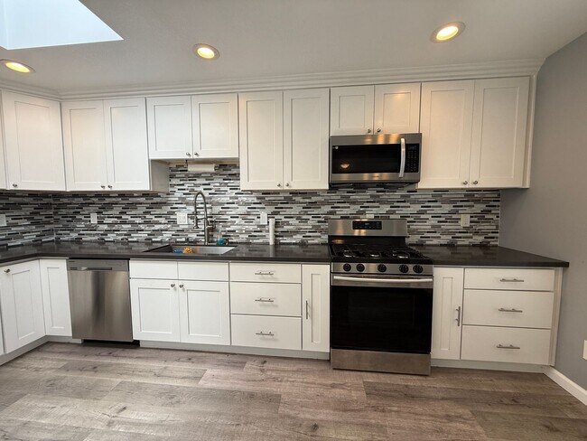 Foto del edificio - Mission Terrace Neighborhood Beauty-Charmi...