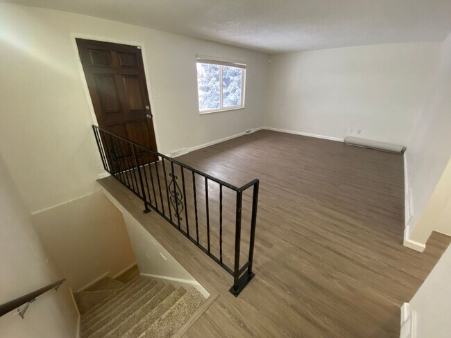 Building Photo - Spacious 3 bed home in Littleton