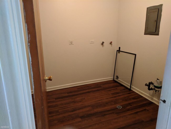 Building Photo - 3 br, 1.5 bath Apartment - 496 Madison Ave