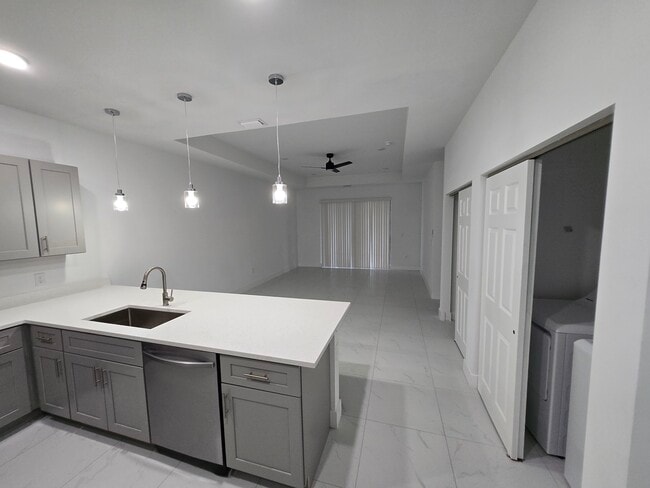 Building Photo - 373 Bell Blvd
