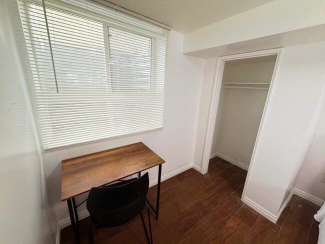 Foto del edificio - 1711 S 1300 E