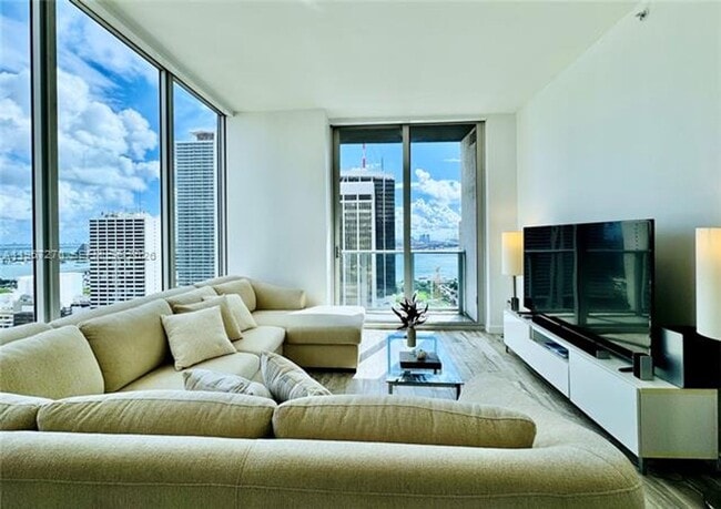 Foto del edificio - 151 SE 1st St