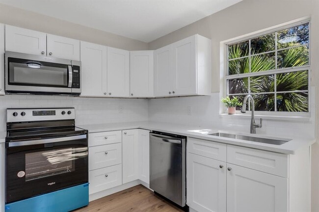 Building Photo - 14717 Sunset St