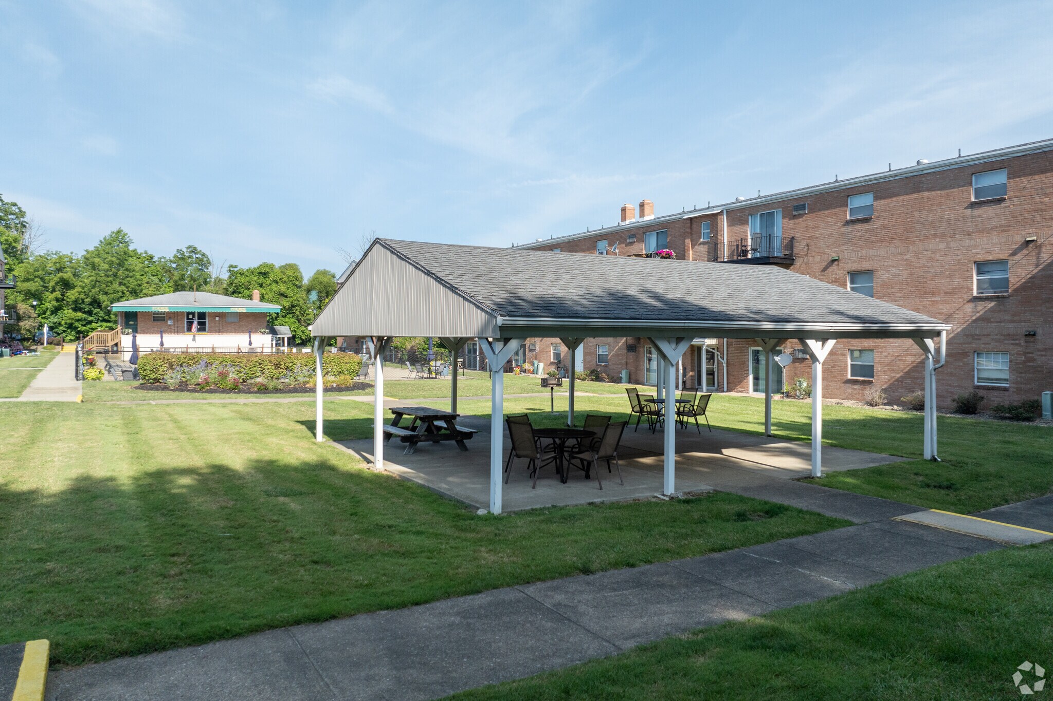 Fox Run Apartments – photo 2