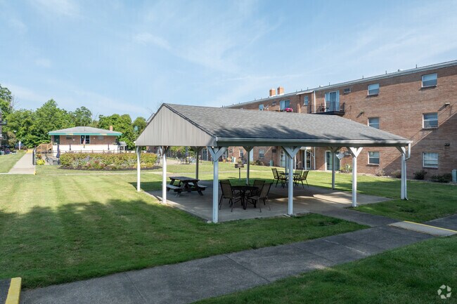 Pabellón - Fox Run Apartments