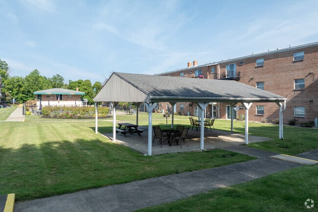 Pavilion - Fox Run Apartments