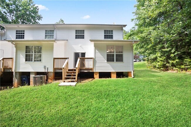 Foto del edificio - 6712 Lakewood Dr