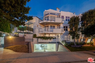 Building Photo - 2115 3rd St