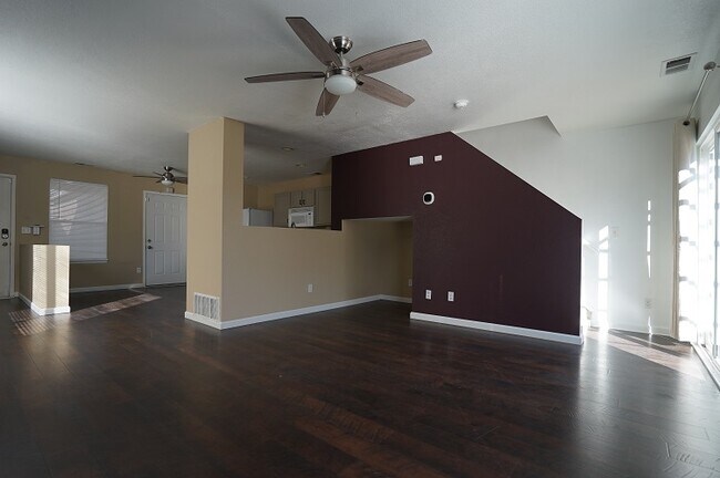 Photo - 752 Mockingbird Ln Townhome