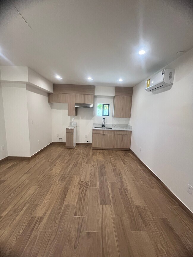 Foto del edificio - 6903 Fulton Ave